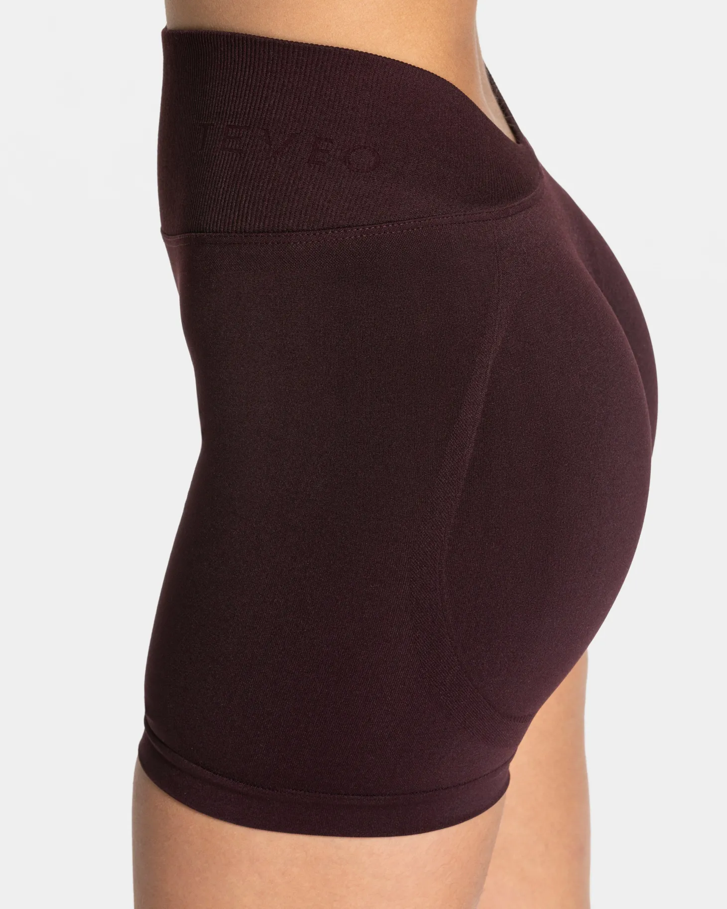 Shop Essence V-Back Covert Scrunch Short "" Damen Shorts